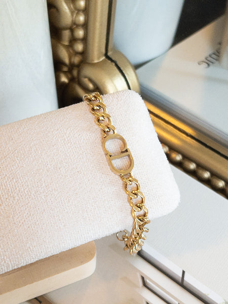 SHE SHINES BRACELET