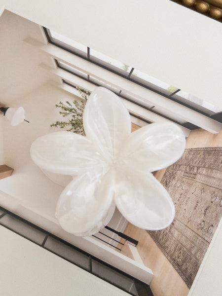 HAWAIIAN FLOWER HAIR CLAW CLIP - WHITE