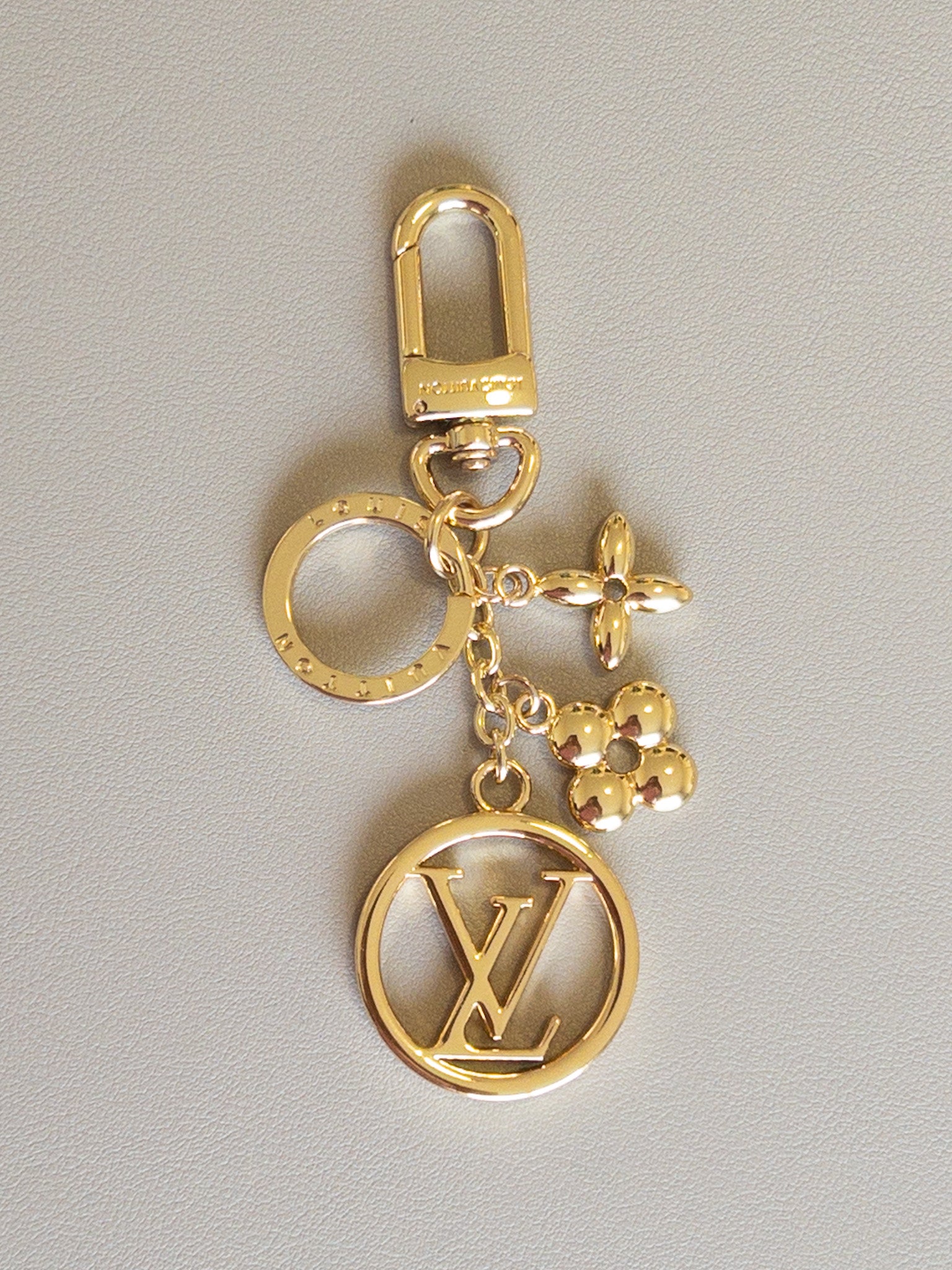 VUIT BAG CHARM