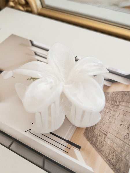 HAWAIIAN FLOWER HAIR CLAW CLIP - WHITE