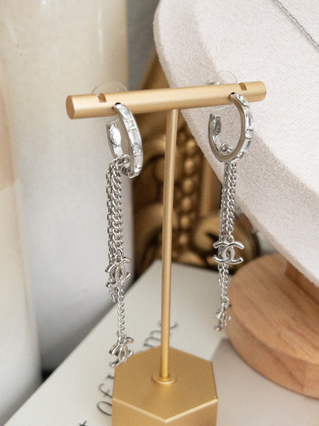 CLASSY DROP EARRINGS