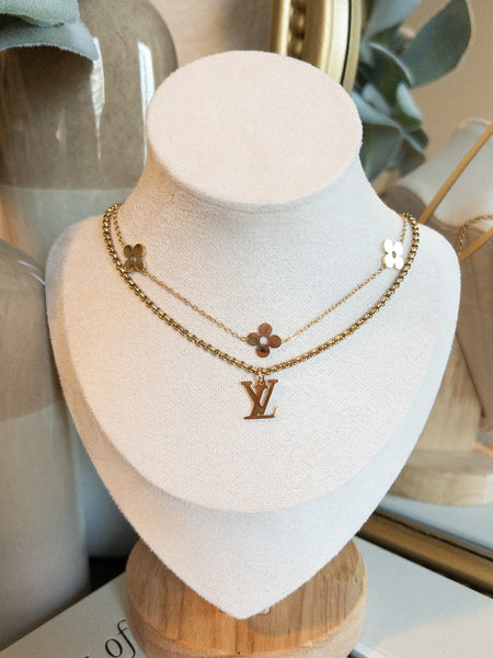 LA FLEUR NECKLACE