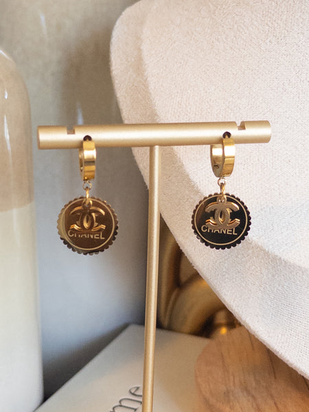 GOLD CLASS EARRINGS