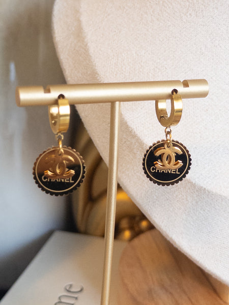 GOLD CLASS EARRINGS