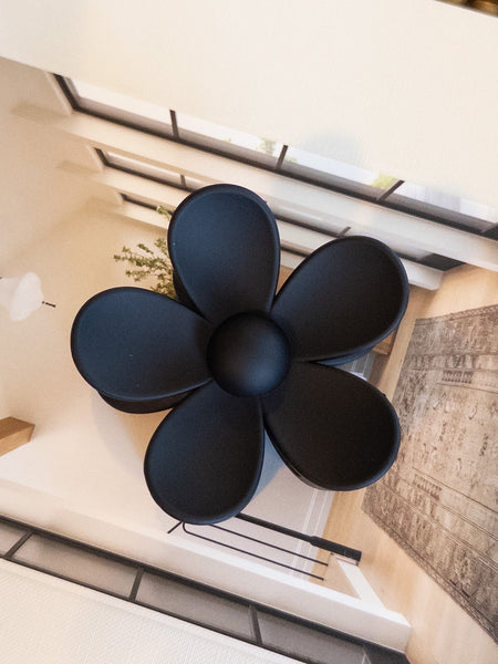 FLOWER MATTE HAIR CLIP - BLACK