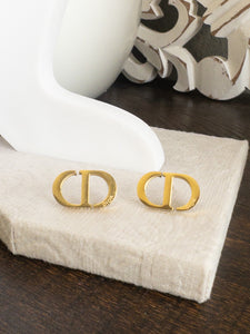CD STUDS