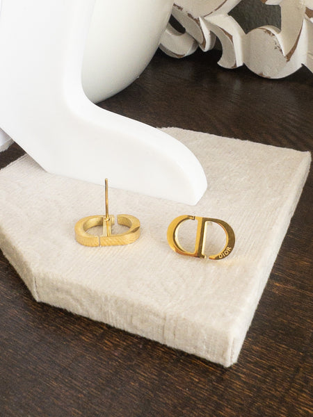 CD STUDS