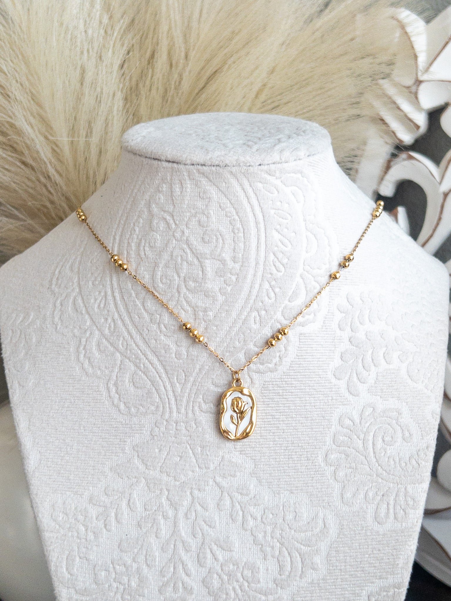 ROSE NECKLACE