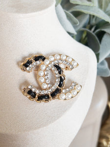 QUEEN BROOCH