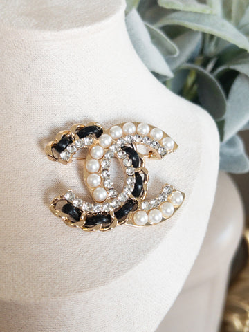 QUEEN BROOCH