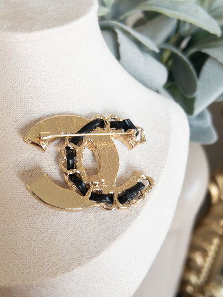 QUEEN BROOCH