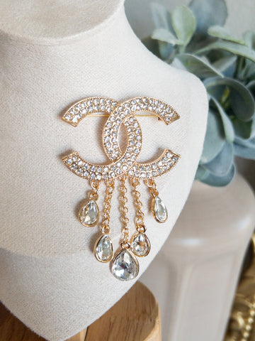 CLASSY FEELS BROOCH