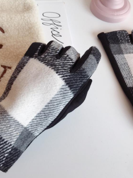 PLAID GLOVES